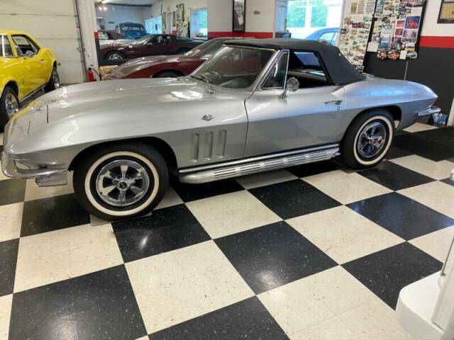 Chevrolet Corvette 1965 image number 27