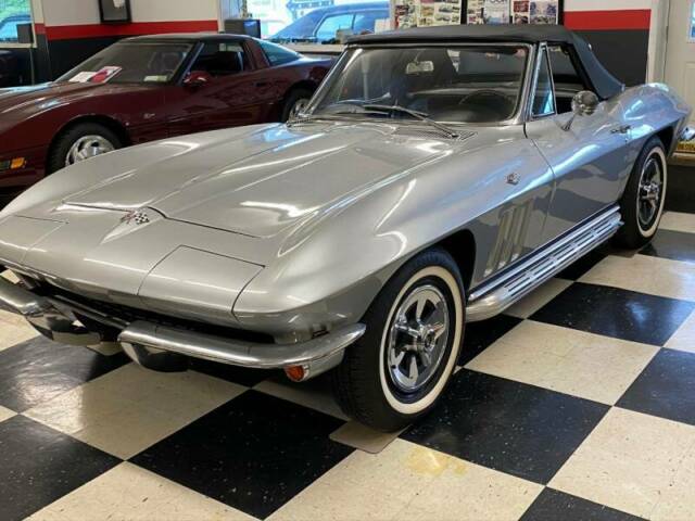 Chevrolet Corvette 1965 image number 30