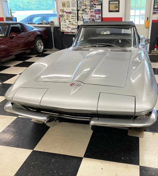 Chevrolet Corvette 1965 image number 31