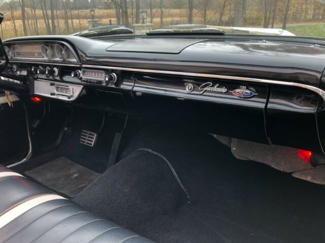 Ford Galaxie 1962 image number 40