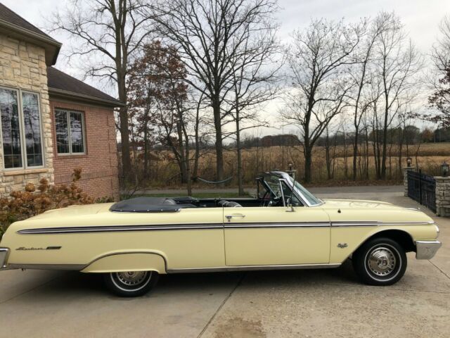 Ford Galaxie 1962 image number 6