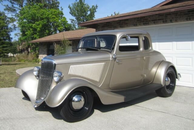 Ford 5-Windows All Steel Henry Ford 1934 image number 1