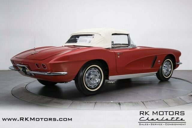 Chevrolet Corvette 1962 image number 32