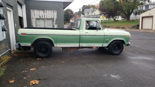 Ford F350 1973 image number 0