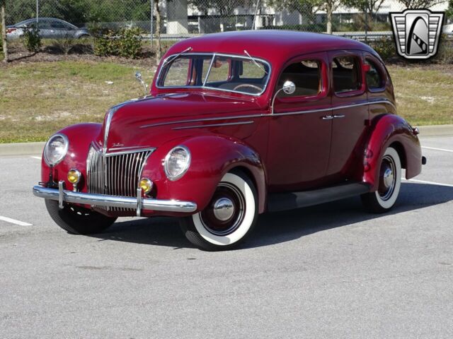 Ford Deluxe 1939 image number 2