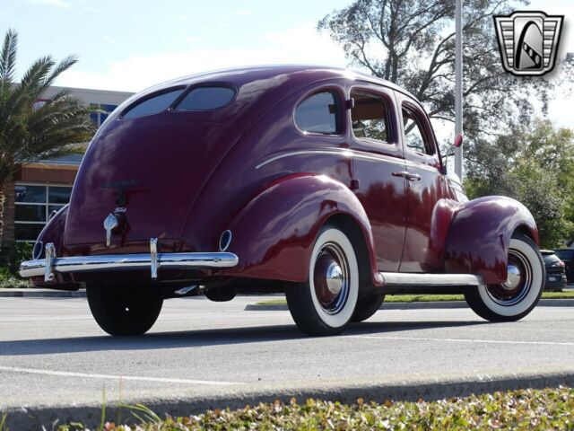 Ford Deluxe 1939 image number 32