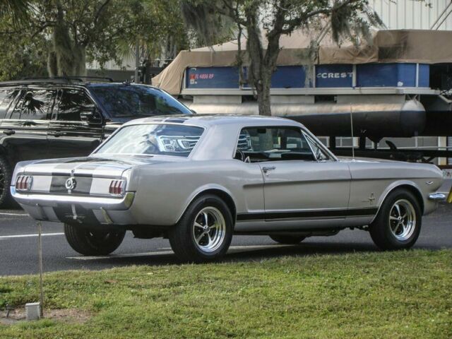 Ford Mustang 1965 image number 10