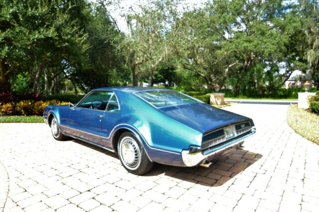 Oldsmobile Toronado 1967 image number 2