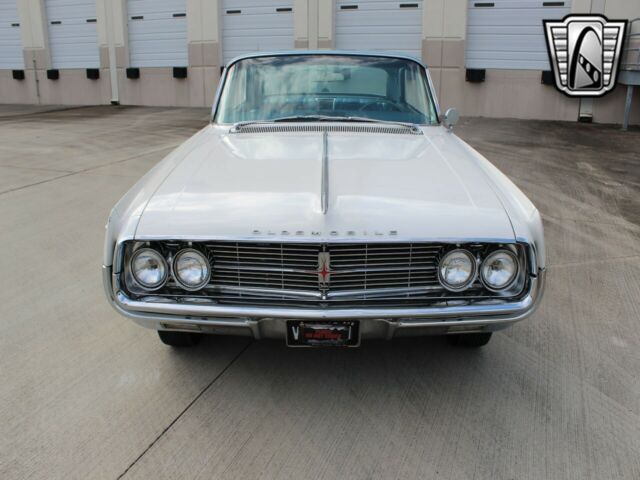 Oldsmobile Starfire 1962 image number 28