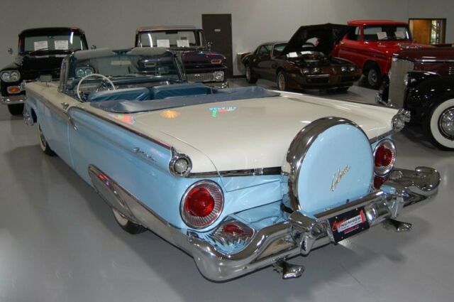 Ford Fairlane 500 Galaxie Sunliner 1959 image number 30