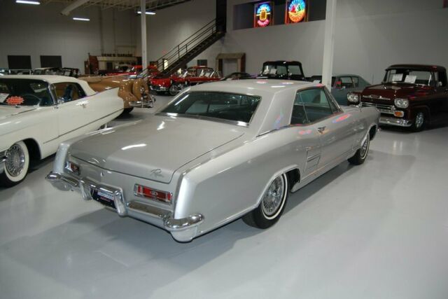 Buick Riviera 1964 image number 4