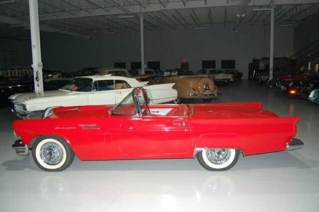 Ford Thunderbird Convertible 1957 image number 31