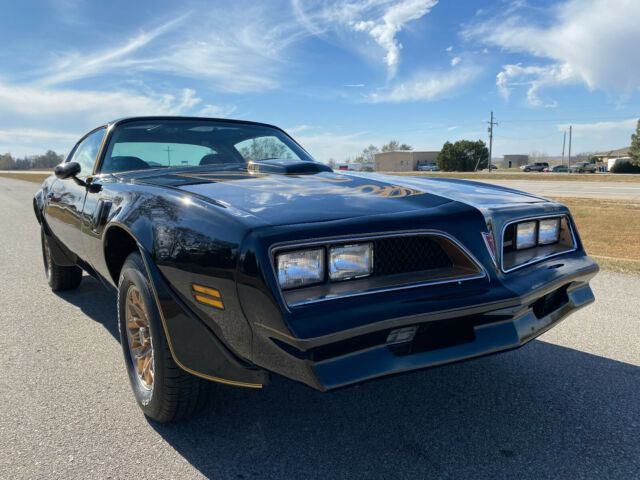 Pontiac Trans Am 1977 image number 0