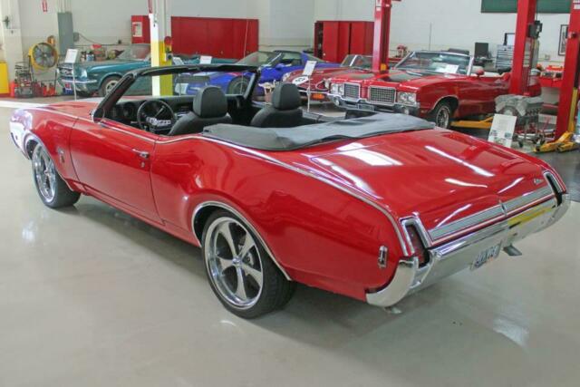 Oldsmobile Cutlass 1969 image number 2