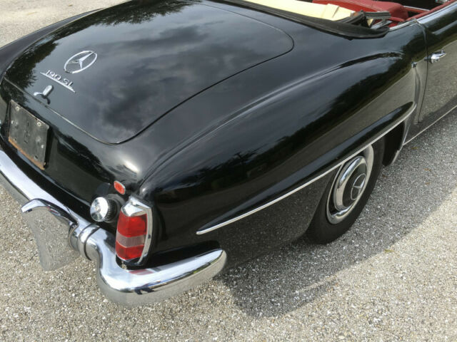 Mercedes-Benz SL-Class 1960 image number 15