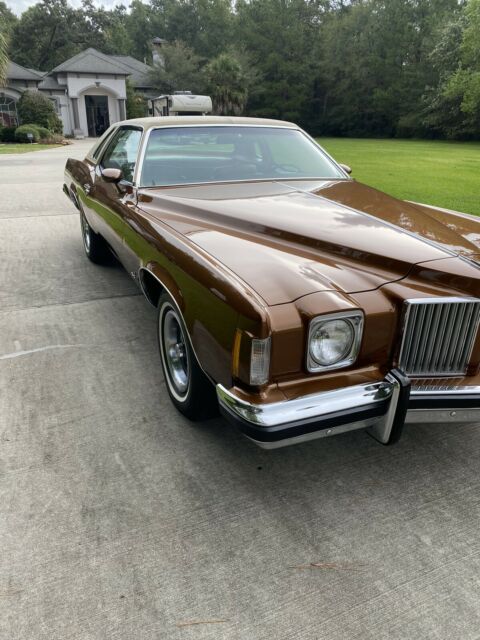 Pontiac Grand Prix 1974 image number 0