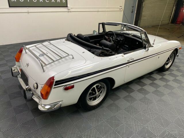 MG MGB 1972 image number 19