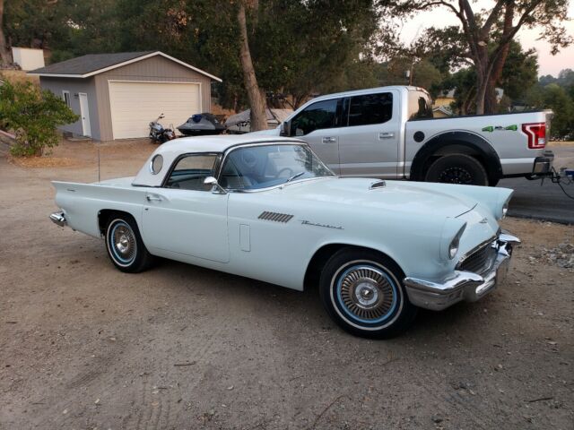 Ford Thunderbird 1957 image number 2