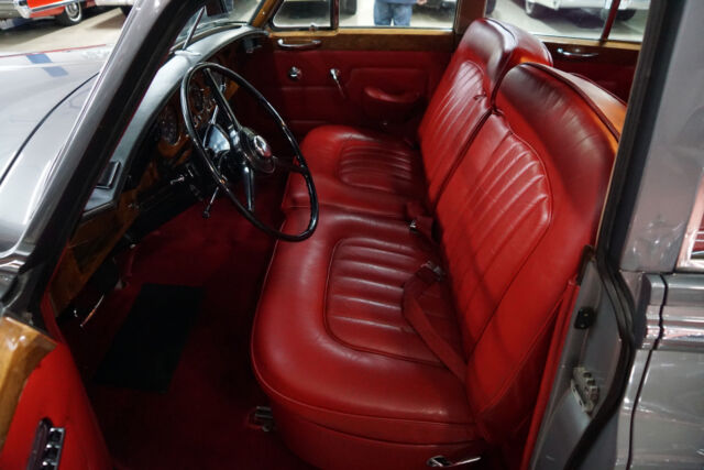 Rolls-Royce Silver Cloud III V8 Sedan 1965 image number 20