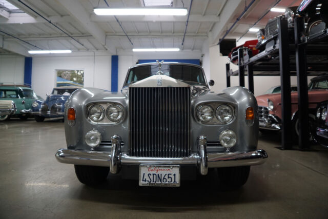 Rolls-Royce Silver Cloud III V8 Sedan 1965 image number 33