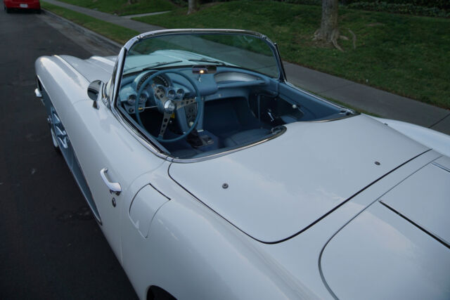 Chevrolet Corvette 283/270HP 2x4V V8 4 spd Convertible 1958 image number 13