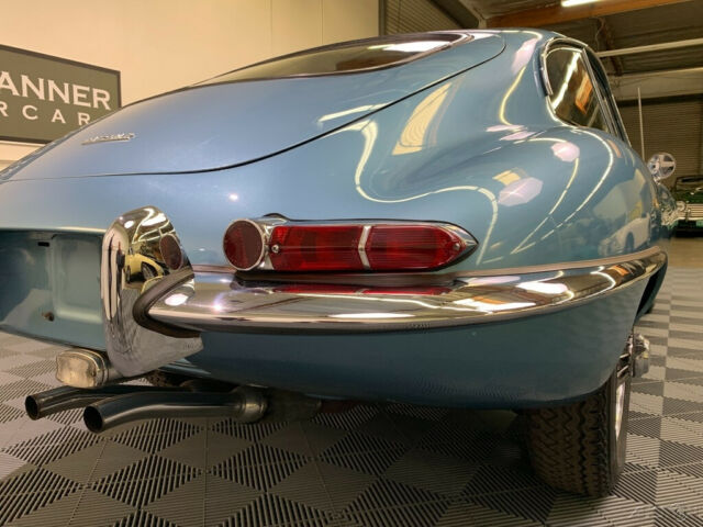 Jaguar E-Type 1962 image number 10