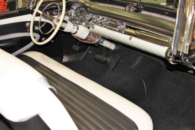 Oldsmobile Super 88 J-2 1957 image number 42