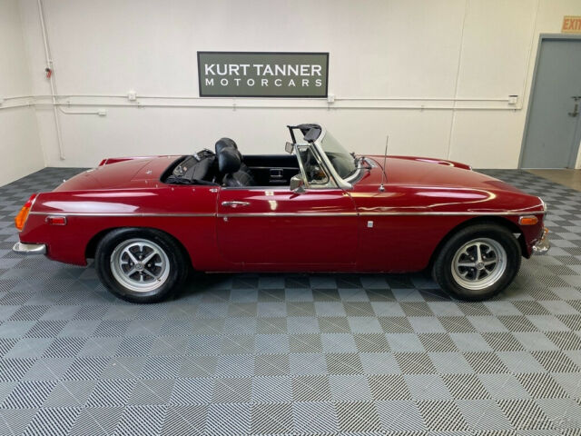 MG MGB 1974 image number 19