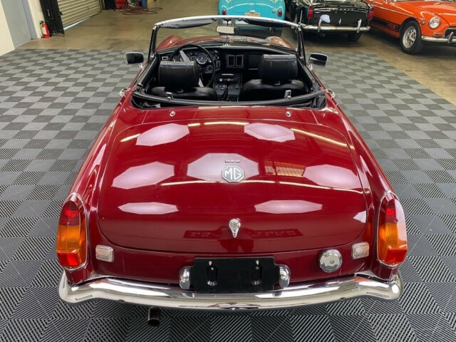 MG MGB 1974 image number 22