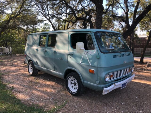 Chevrolet G20 Van 1970 image number 0