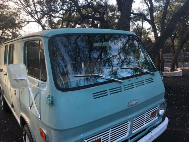 Chevrolet G20 Van 1970 image number 2