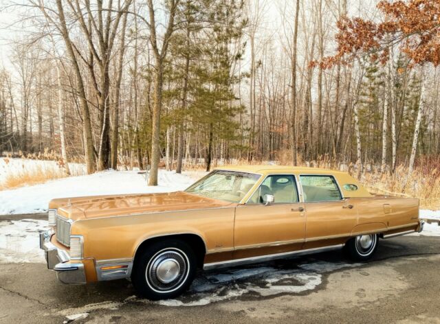 Lincoln Town Car 1976 image number 0