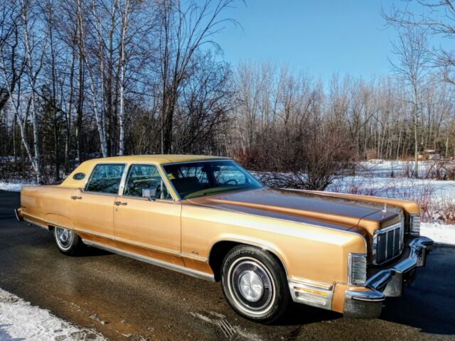 Lincoln Town Car 1976 image number 1