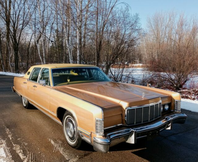 Lincoln Town Car 1976 image number 10