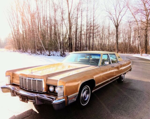 Lincoln Town Car 1976 image number 27