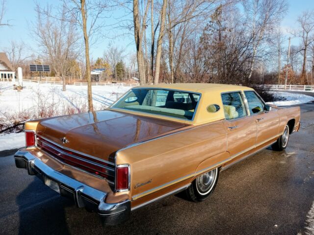 Lincoln Town Car 1976 image number 29