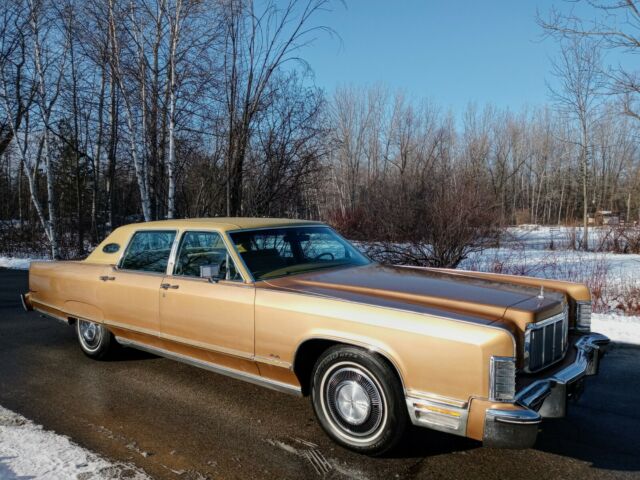 Lincoln Town Car 1976 image number 30