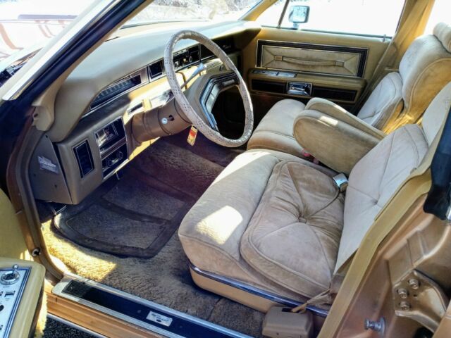 Lincoln Town Car 1976 image number 34