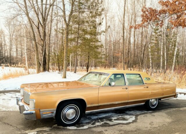 Lincoln Town Car 1976 image number 4