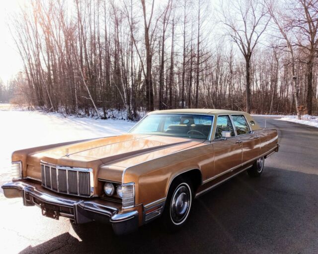 Lincoln Town Car 1976 image number 9