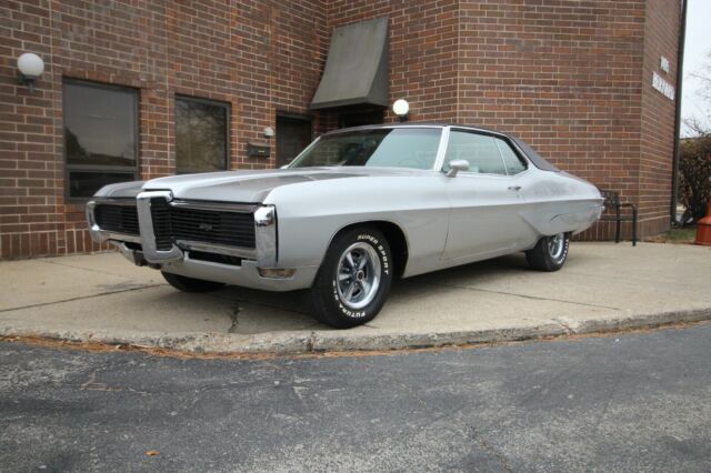 Pontiac Grand Prix 1968 image number 0