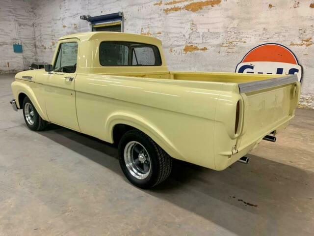 Ford F-100 1962 image number 2