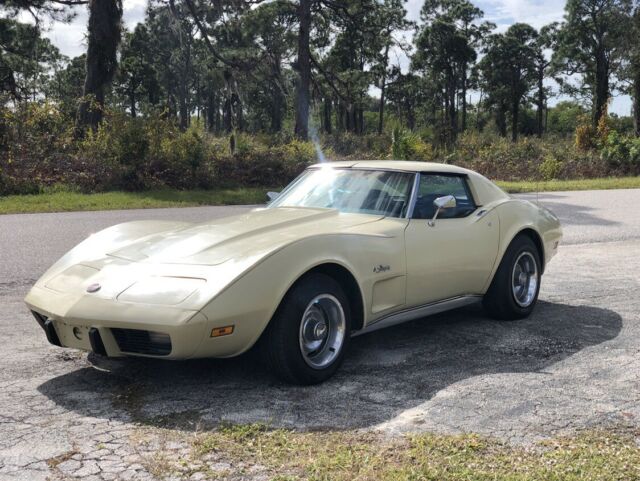 Chevrolet Corvette 1976 image number 2