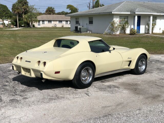 Chevrolet Corvette 1976 image number 31