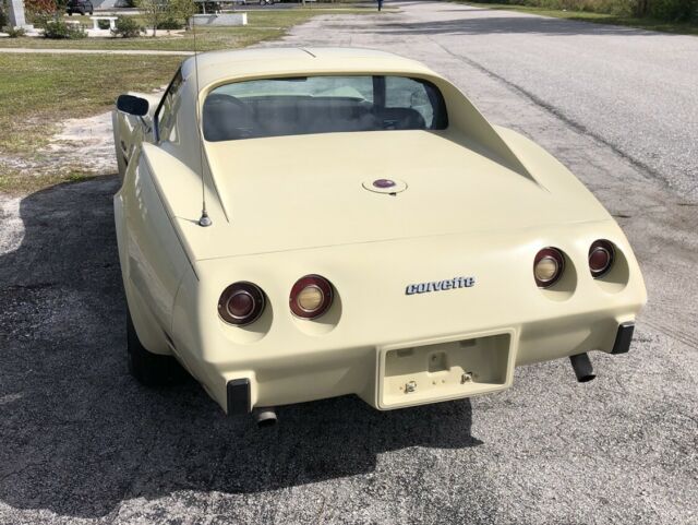 Chevrolet Corvette 1976 image number 35