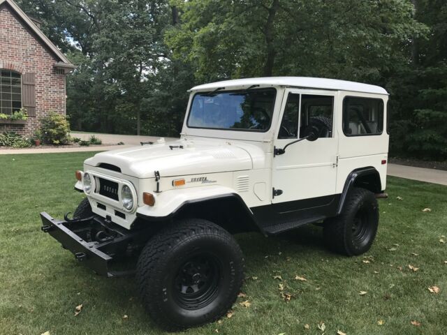 Toyota Land Cruiser FJ40 1973 image number 0