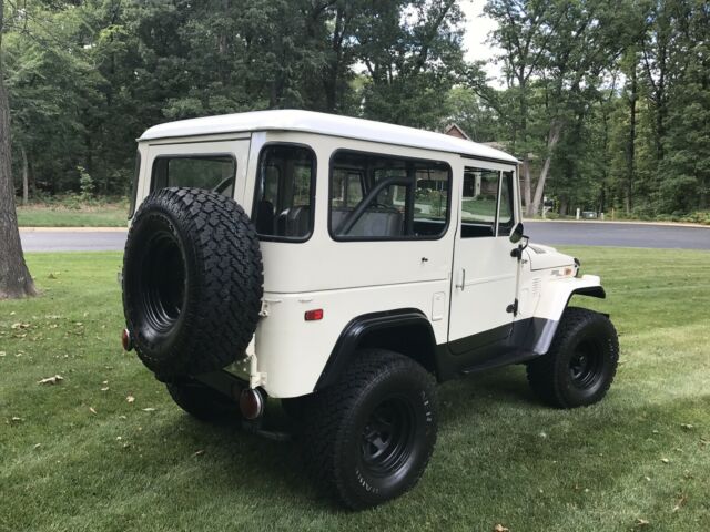 Toyota Land Cruiser FJ40 1973 image number 13