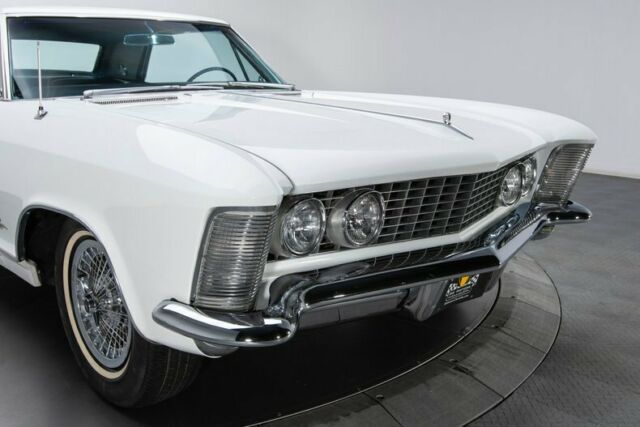 Buick Riviera 1964 image number 13