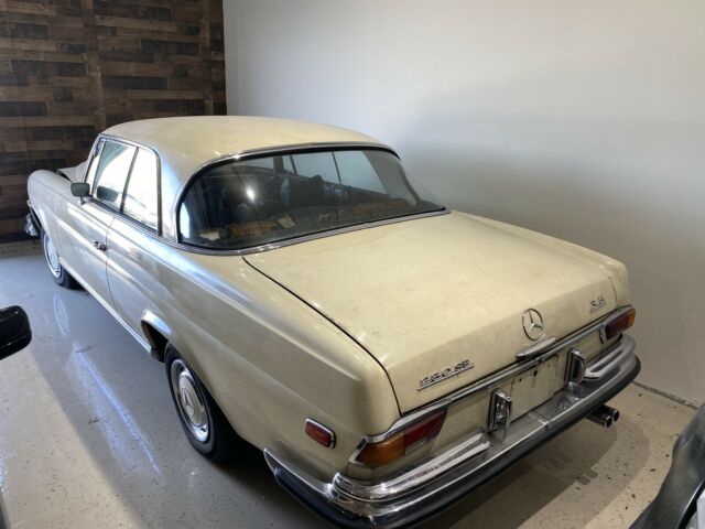 Mercedes-Benz 280 SE 1971 image number 22