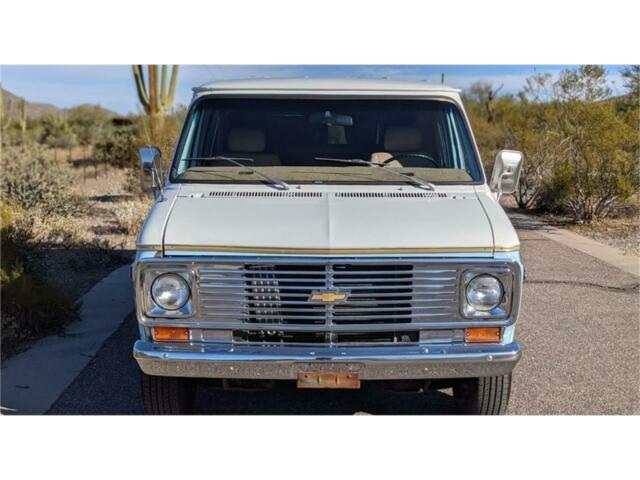 Chevrolet G10 Van 1977 image number 1